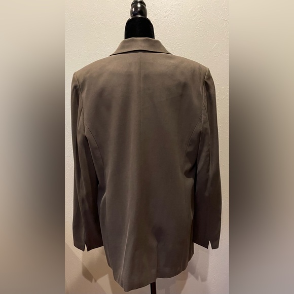 2Pc Valerie Stevens collection, green gray in a size 14 jacket and pants - Picture 4 of 6